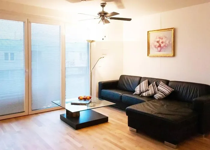 公寓 New, Quiet Flat Next To U1, Vic, Shopping Mall,...